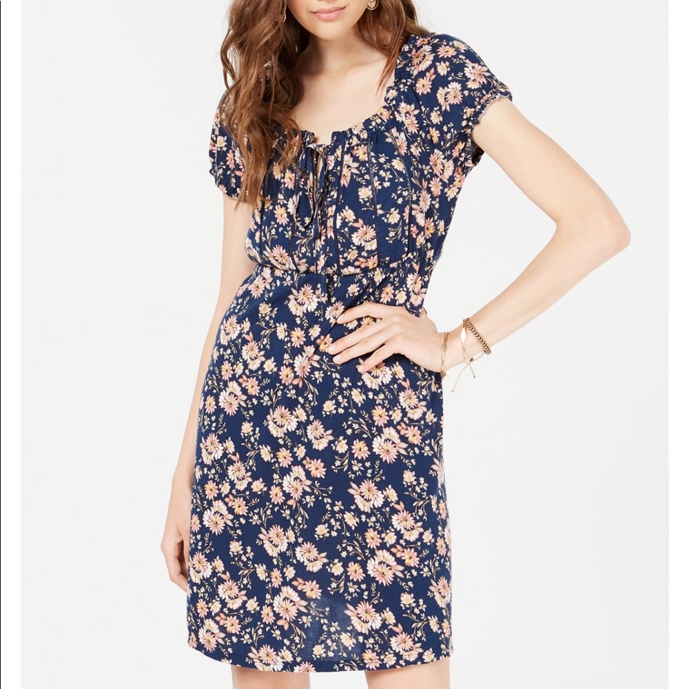 NWT puff-sleeved dress